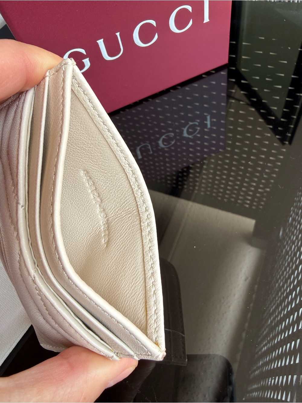 Gucci Cream Chevron Quilted Leather Cardholder with Gold GG - Picture 6 of 8